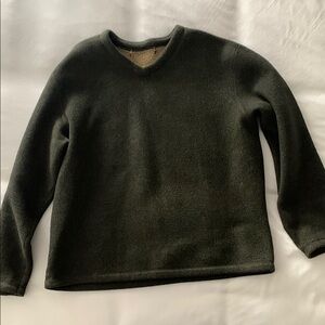 Green V-Neck Sweater with Ribbed Cuffs